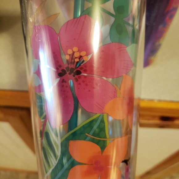 3 fun cups and bowl. 2 plastic cups, one thin stainless steel and small bowl. - Picture 6 of 12